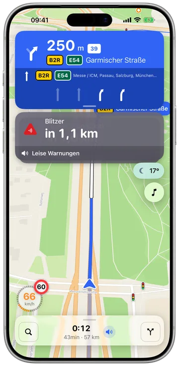 WAIVR navigiert auf einem Motorrad: die nächste Abbiegung, die Spuren, Geschwindigkeit und das Tempolimit der Straße auf einer Karte