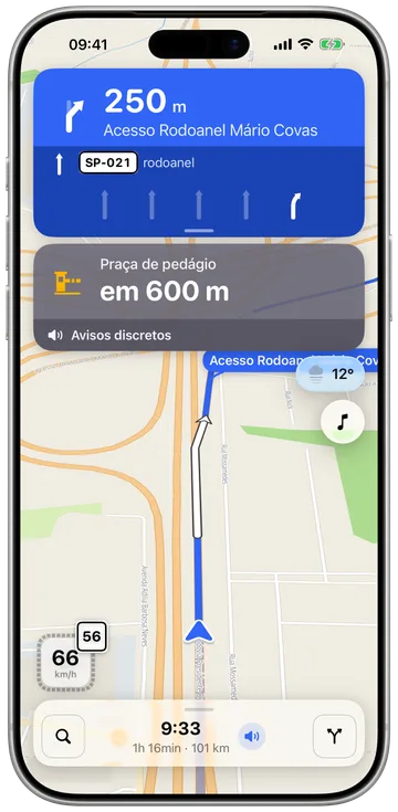 WAIVR navegando de moto: a próxima curva, as faixas, a velocidade e o limite da via em um mapa