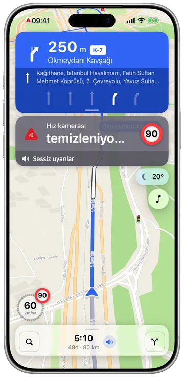 WAIVR bir motosiklette yol gösteriyor: sıradaki dönüş, şeritler, hız ve yolun limiti haritada